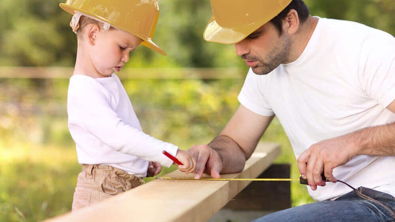 Vater und Sohn DIY zusammen