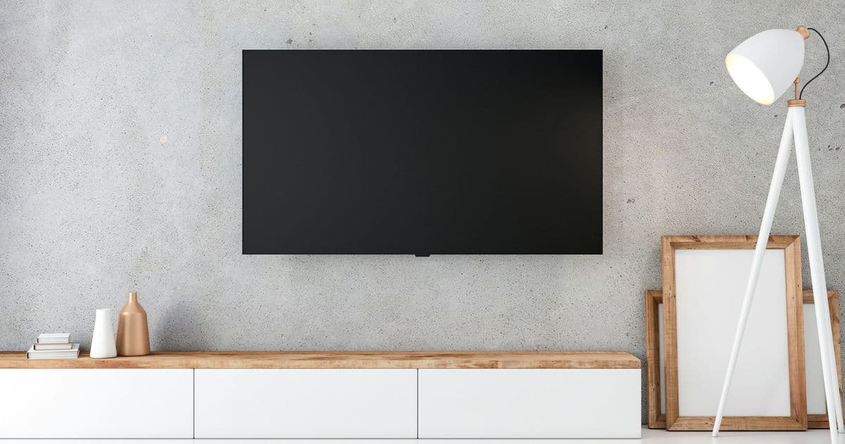 Wohnwand in Weiß und Holz