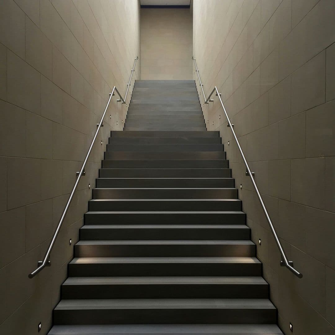 Steintreppe in Schwarz